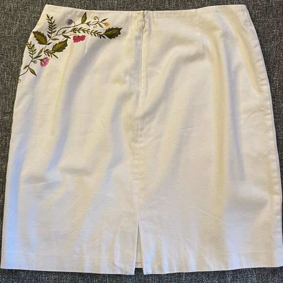 Peter Nygard White Embroidered Floral Skirt Women's size‎ 14 Back Zipper Closure - Picture 3 of 13